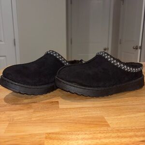 White Mountain Black Suede Women's Slippers